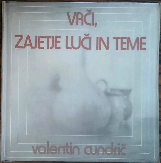 Vrči, zajetje luči in teme