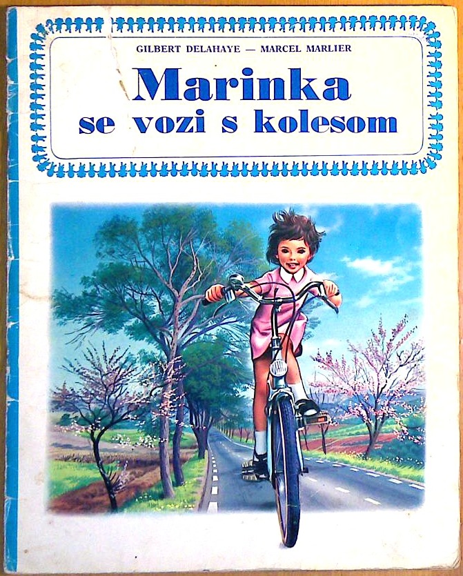 Marinka se vozi s kolesom
